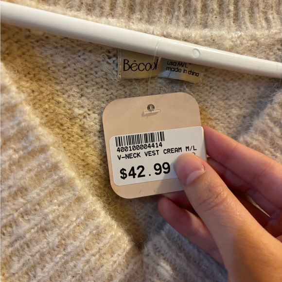 Cream V-Neck Sleeveless Knit Top - Women's Cozy Layering Vest - Picture 4 of 6